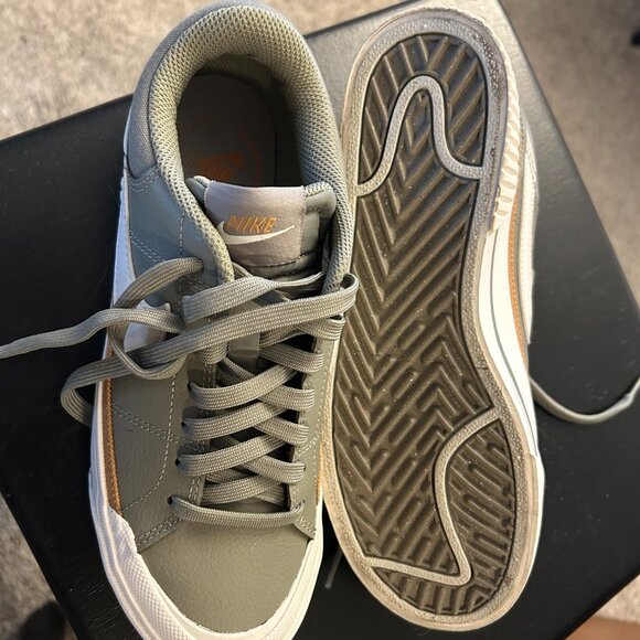 Women's Nike Court Legacy Lift Platform Sneakers - Picture 6 of 8